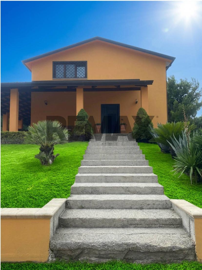 Villa in Via Nuticci Snc, Liberi — foto 3 di 5