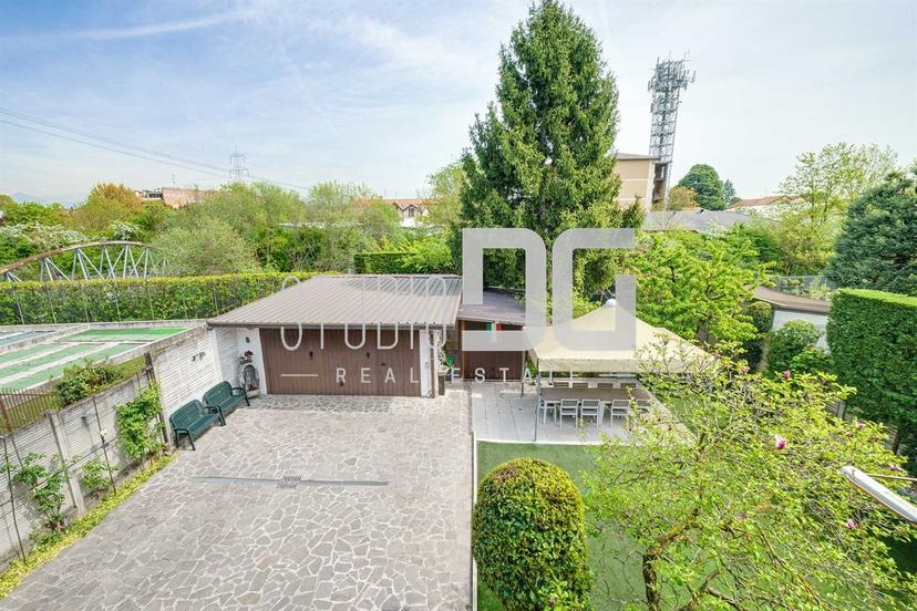 Villa bifamiliare in Via Como, Cesano Maderno