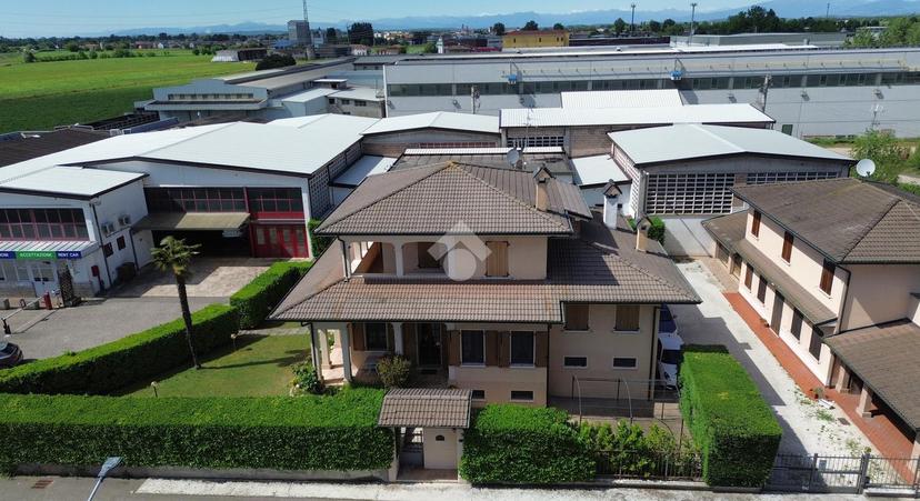 Villa in Via Unione Europea 22, Marmirolo — foto 3 di 5