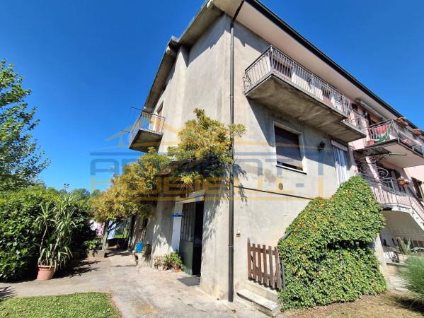 Villa bifamiliare in Viale Adolfo Consolini 13, Molteno