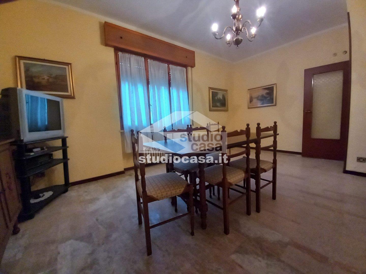 Trilocale in Via Barzoni, Palazzo Pignano
