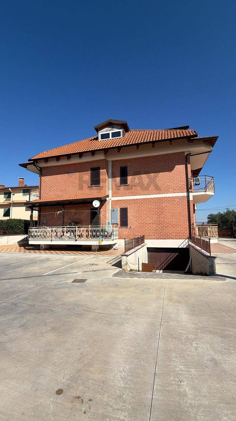 Casa indipendente in Via IV Novembre 236, Carinola — foto 4 di 5