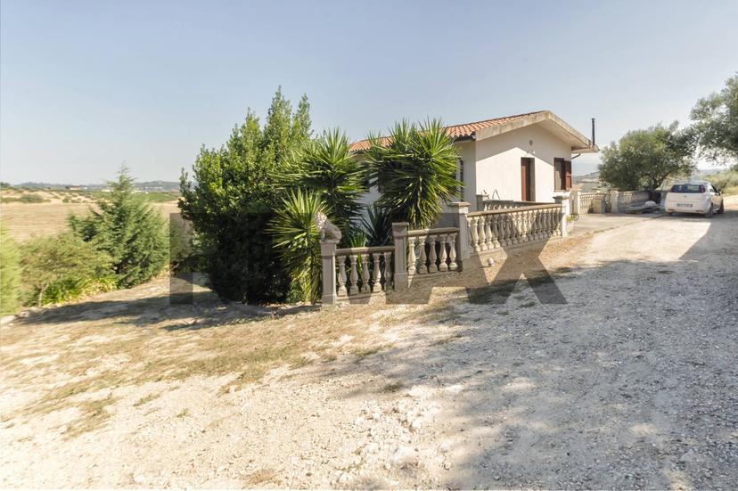 Casa indipendente in Strada Sant\'Agnese 12, Città Sant'Angelo