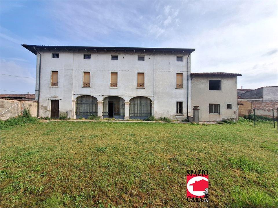 Villa, Borgo San Giacomo