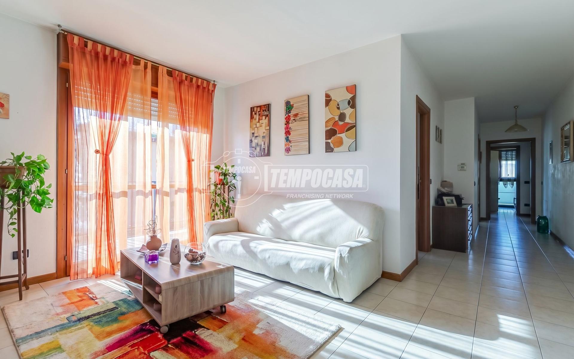 Trilocale in Via Sandro Pertini 16, Cardano al Campo