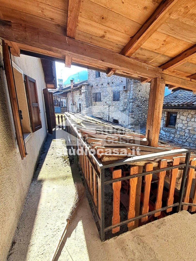Casa indipendente in Via Zandonai, Ronzo-Chienis — foto 2 di 5