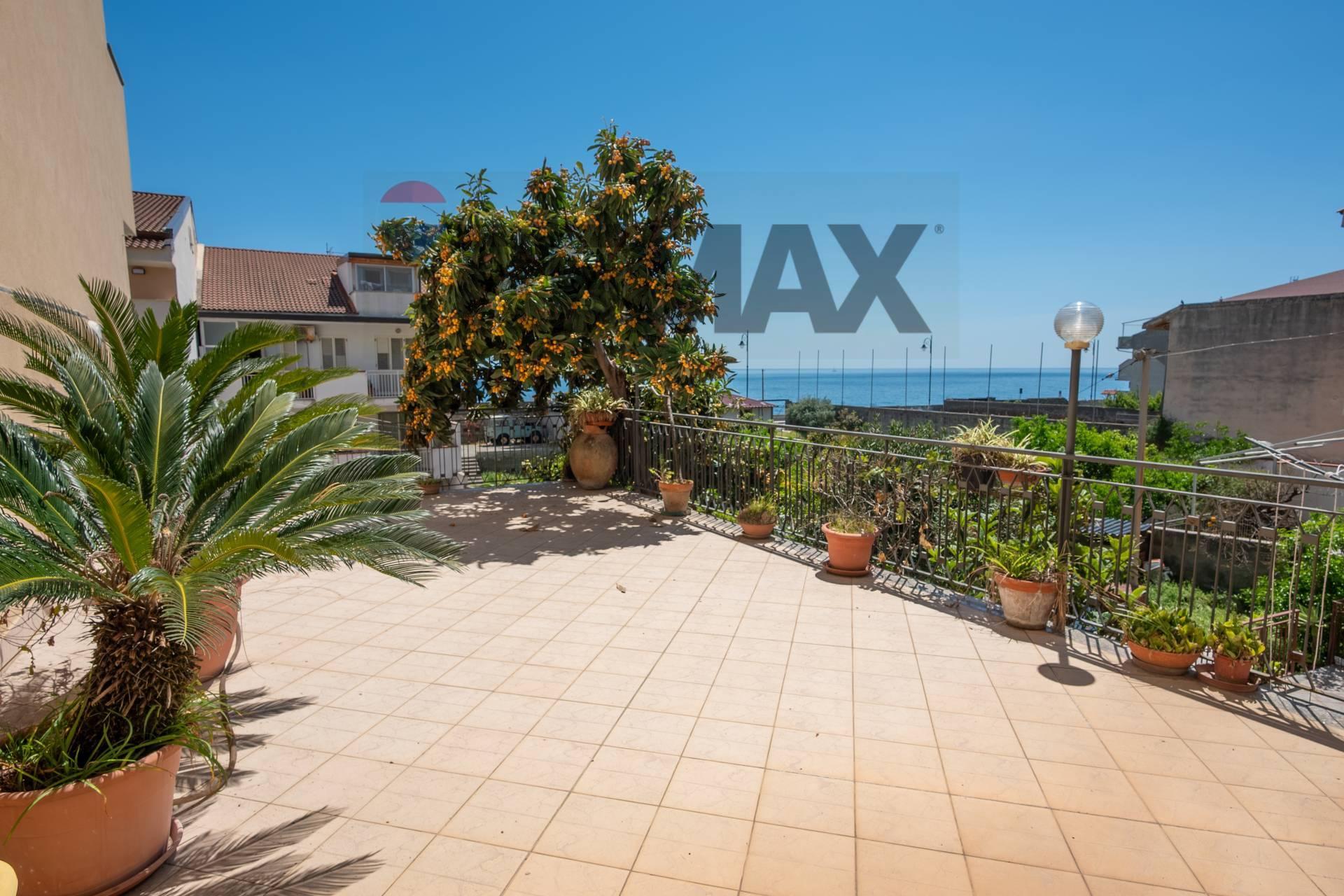Casa indipendente in Corso Umberto I 206, Nizza di Sicilia