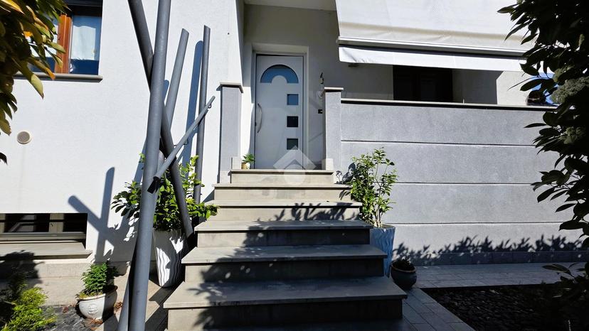 Villa in Via Cisa 95, Borgo Virgilio — foto 4 di 5