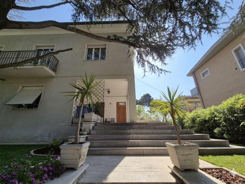 Villa bifamiliare in Via Raffaello Sanzio 69, Jesi — foto 3 di 5