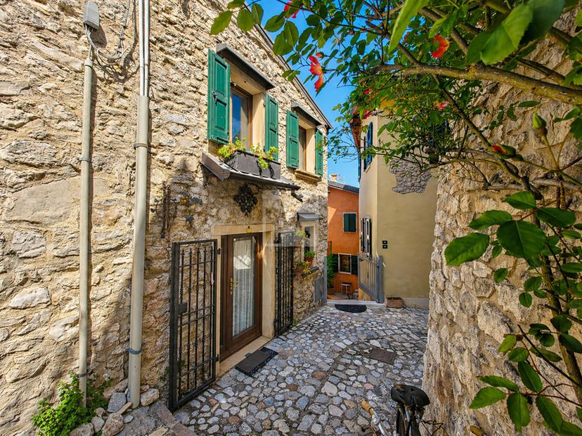 Bilocale in Via Ugo Foscolo, Brenzone — foto 2 di 5
