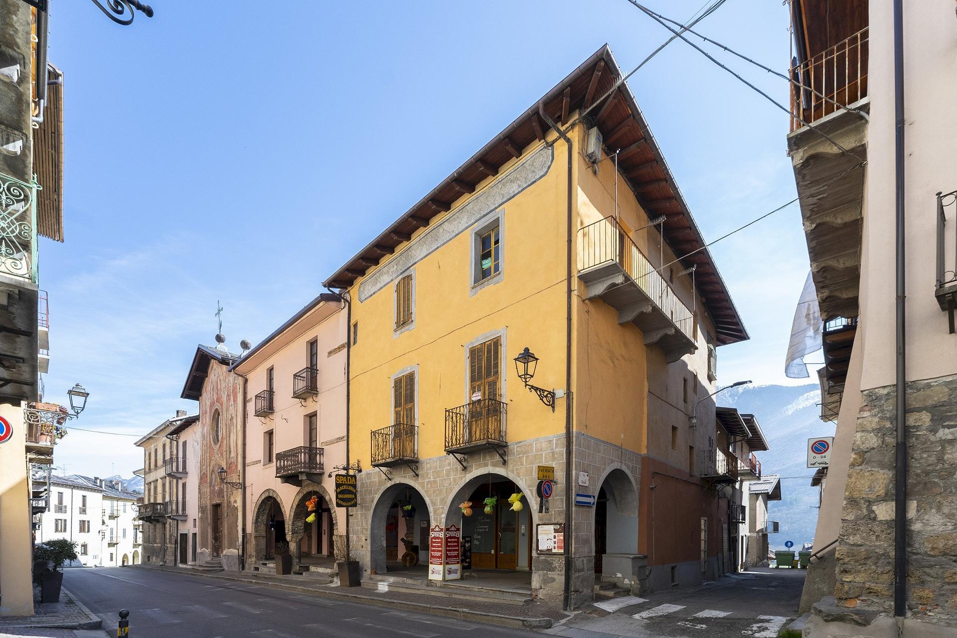 Porzione di casa in Via Martiri E Caduti per La Libertà 52, Demonte