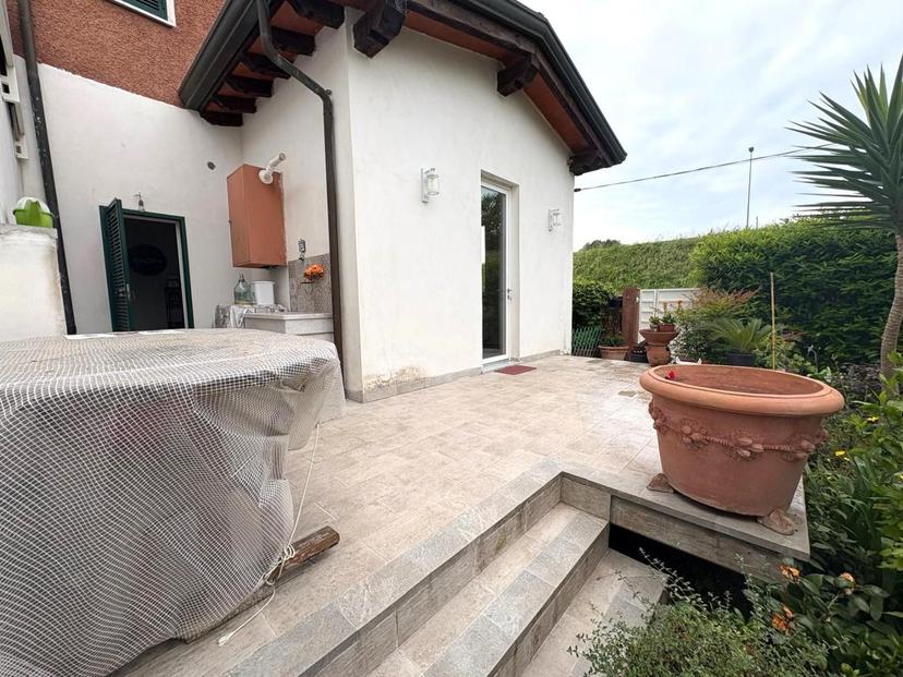 Villa bifamiliare, Montignoso — foto 3 di 5