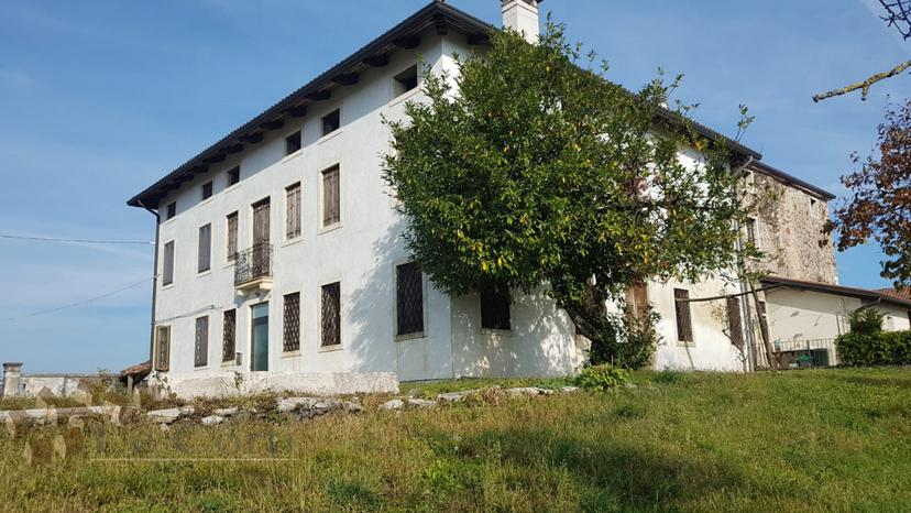 Villa, Brogliano — foto 3 di 5