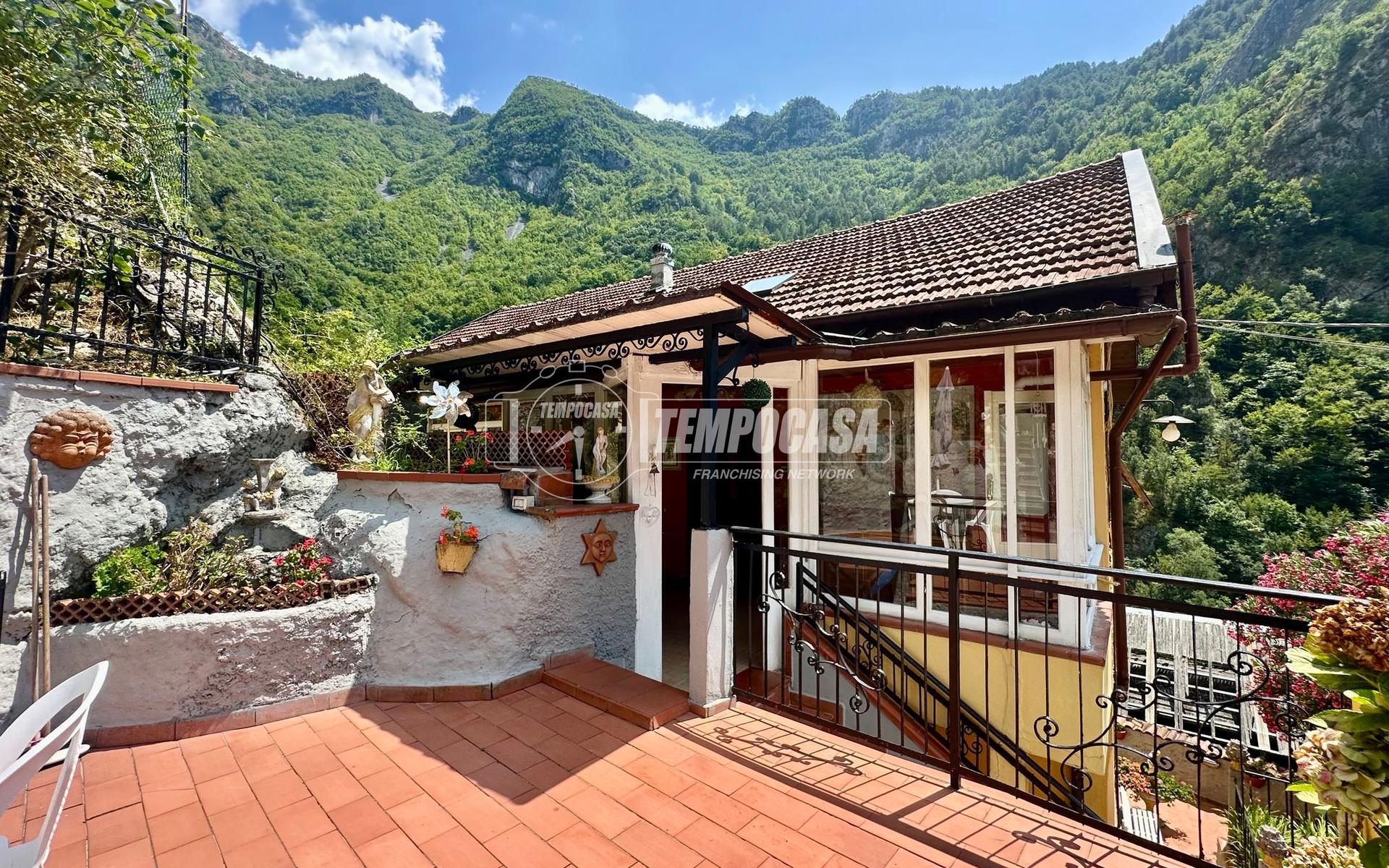Casa colonica in Viottolo delle Tre Casette 6, Massa