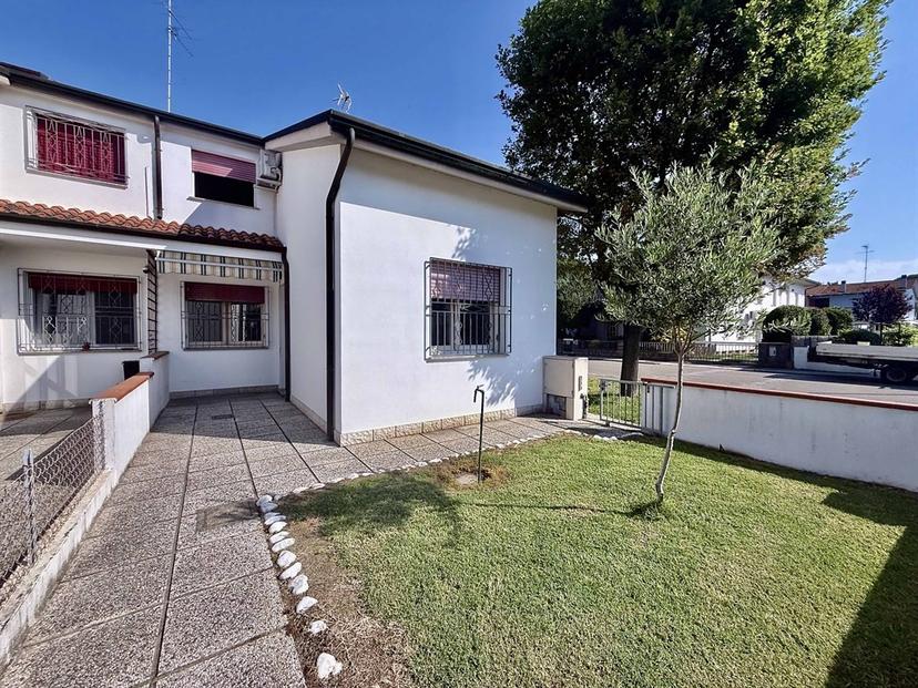 Villa a schiera in Via Caduti nei Lager 27, Alfonsine — foto 4 di 5