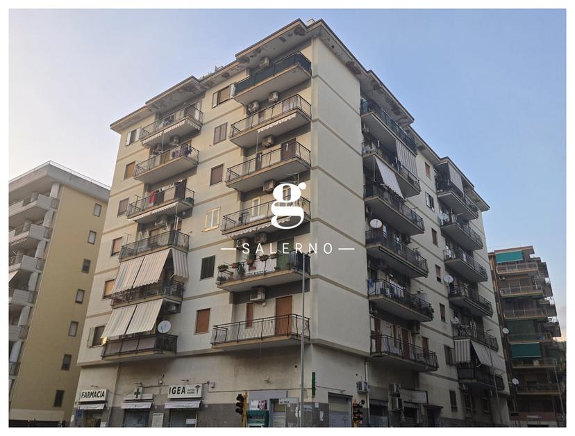 Quadrilocale in Via Medaglie d'Oro 51, Salerno