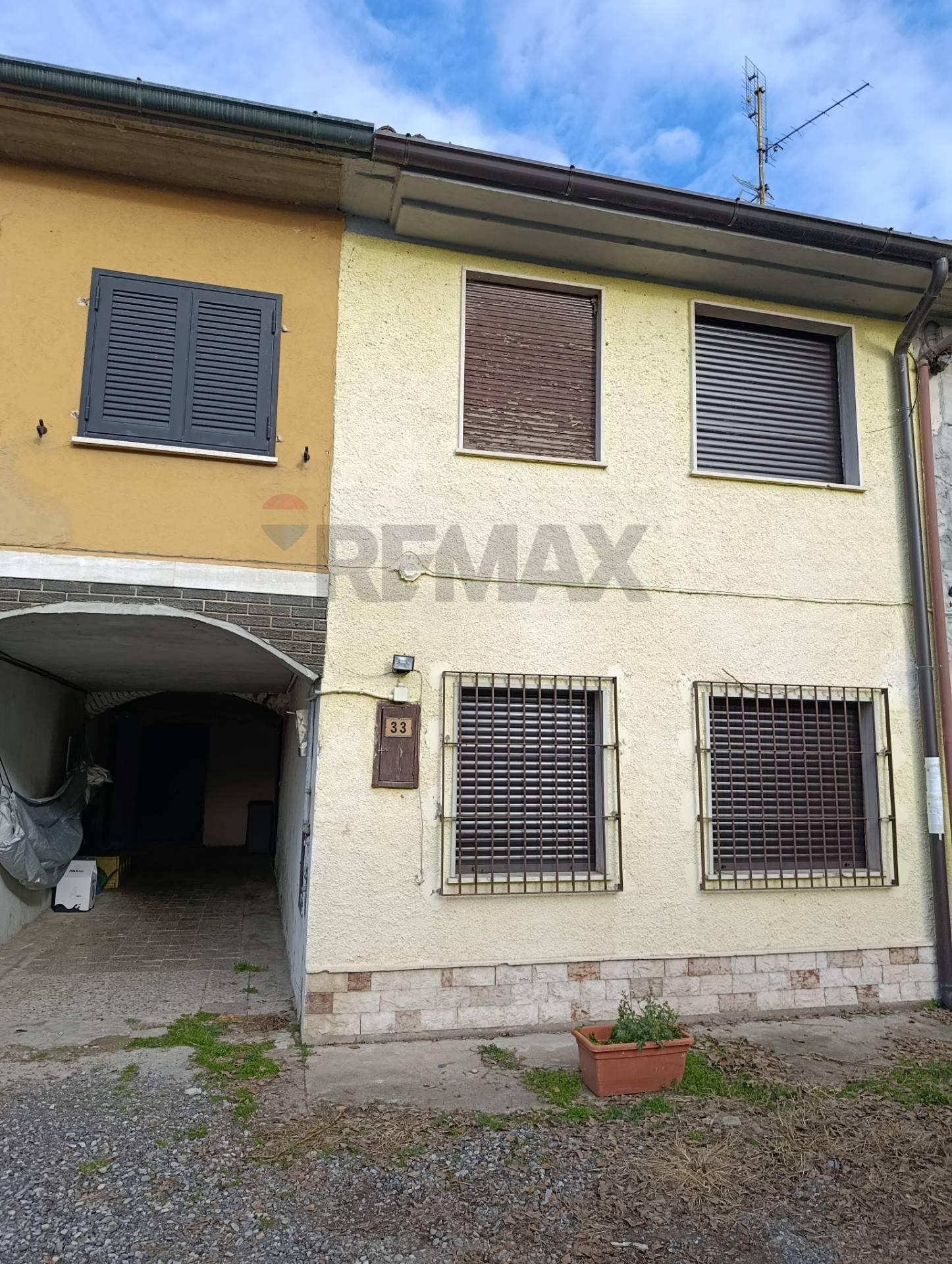 Casa indipendente in Località Sartorona 33, Pieve Porto Morone