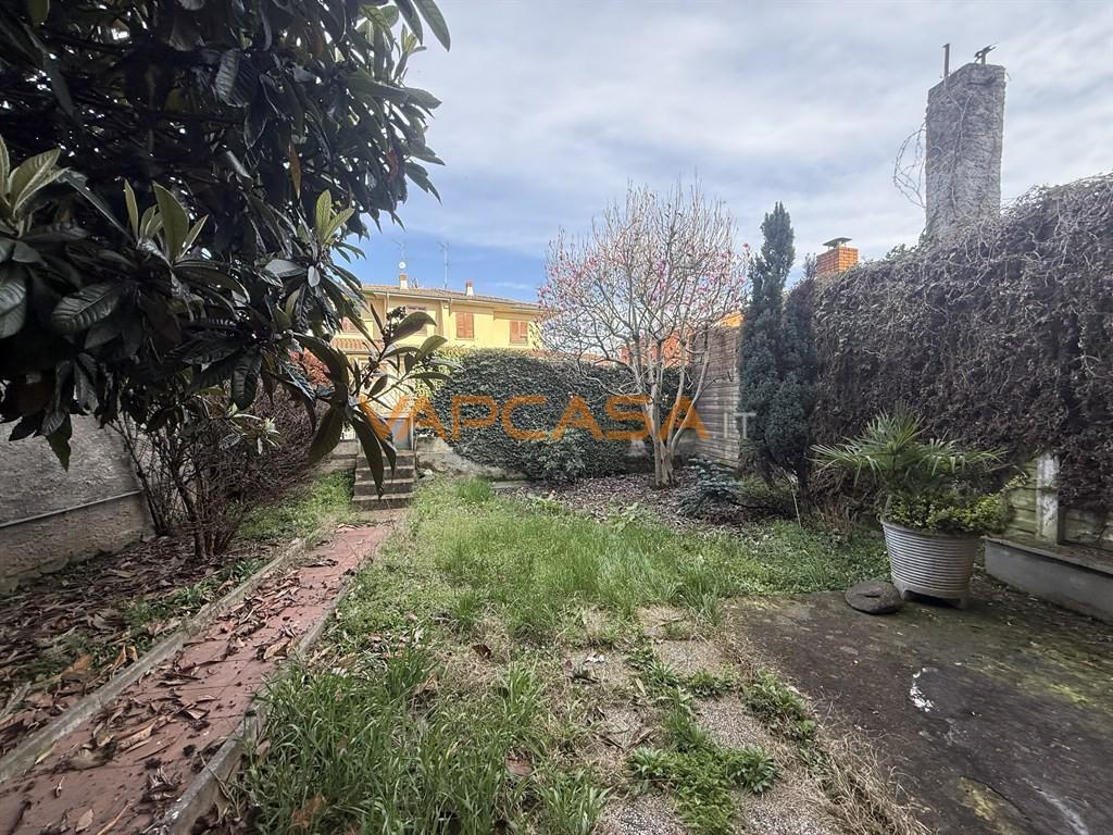 Casa indipendente in Via Papa Giovanni XXIII 1, Calcio