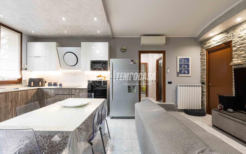 Quadrilocale in Via Giovanni Segantini 4, Merone — foto 2 di 5