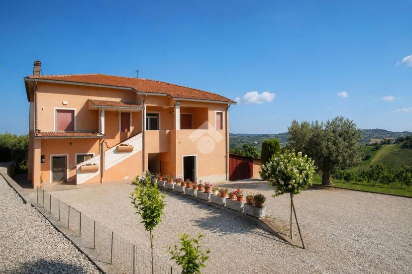 Casa indipendente in Contrada Colle Cerreto, Mosciano Sant'Angelo