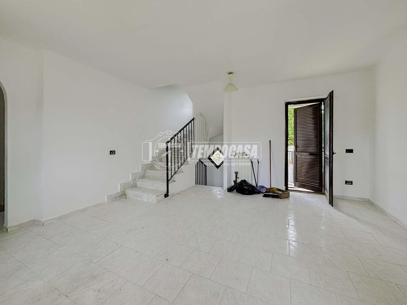 Villa a schiera in Via Papa Giovanni Paolo I, Anguillara Sabazia