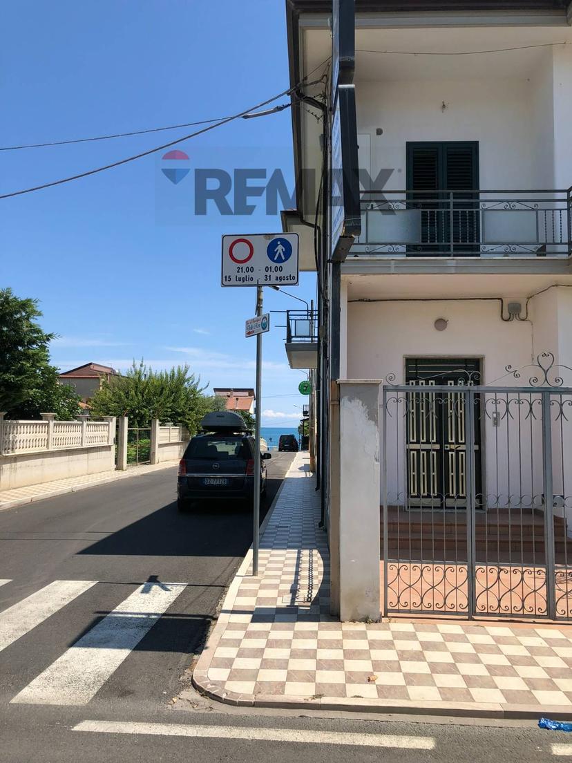 Trilocale in Via Magna Grecia 14, Roseto Capo Spulico — foto 3 di 5