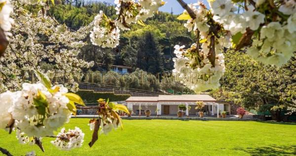 Villa plurifamiliare in Via Franco Molfino, Camogli