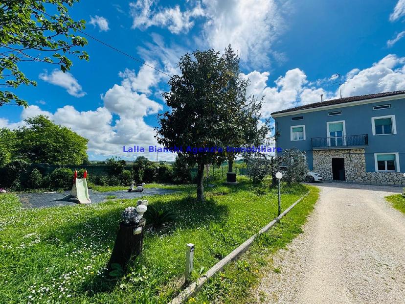 Villa a schiera, Vallefoglia — foto 3 di 5