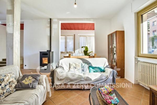 Villa in Via XXV Aprile 11, Carnago — foto 5 di 5