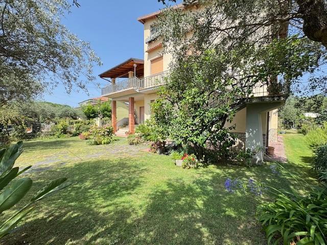 Casa indipendente, Seravezza