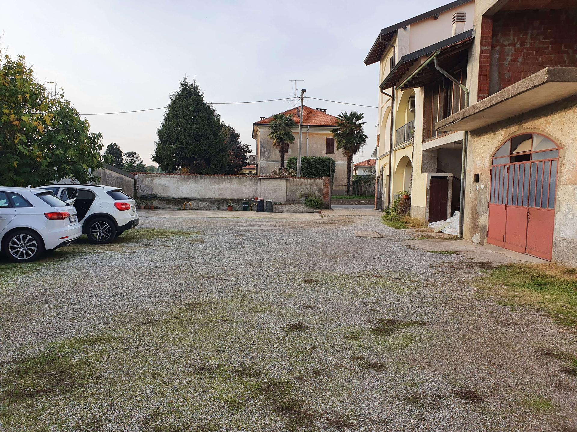 Rustico in Via Trieste, Fenegrò