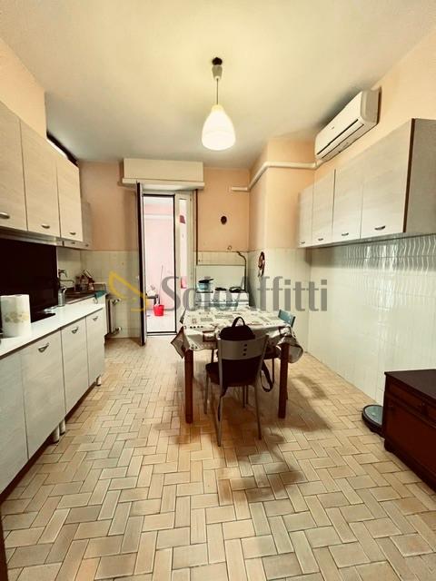 Stanza in appartamento in Nicolai 92, Bari — foto 5 di 5