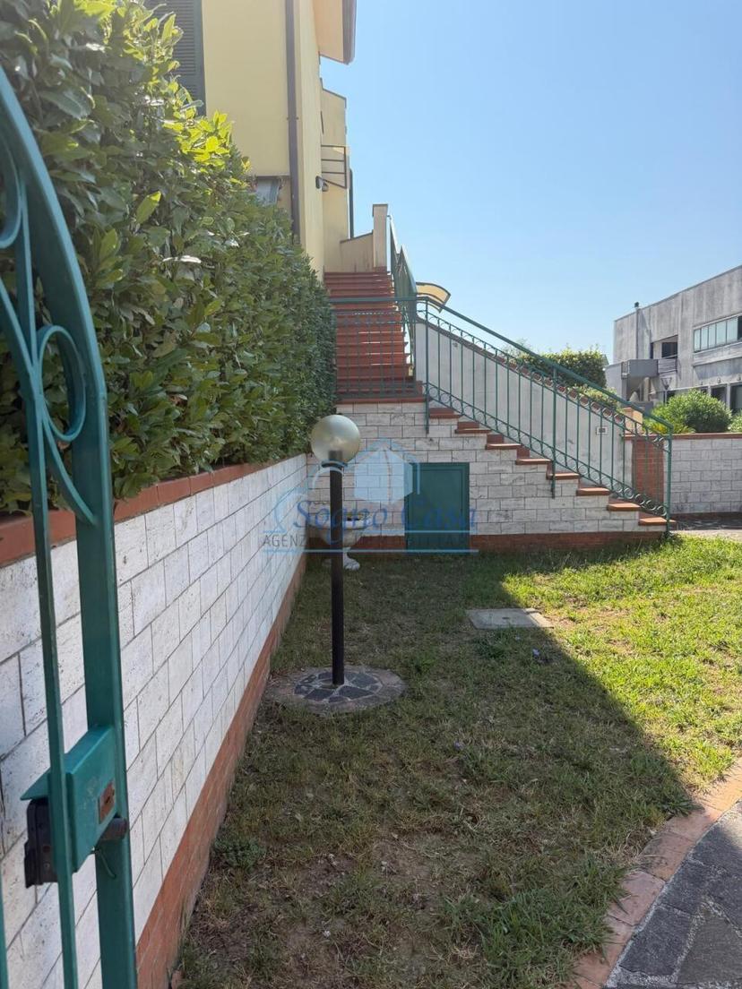 Porzione di casa, Luni