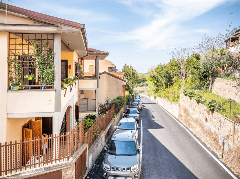 Quadrilocale in Vicolo Santa Chiara, Colonna — foto 3 di 5