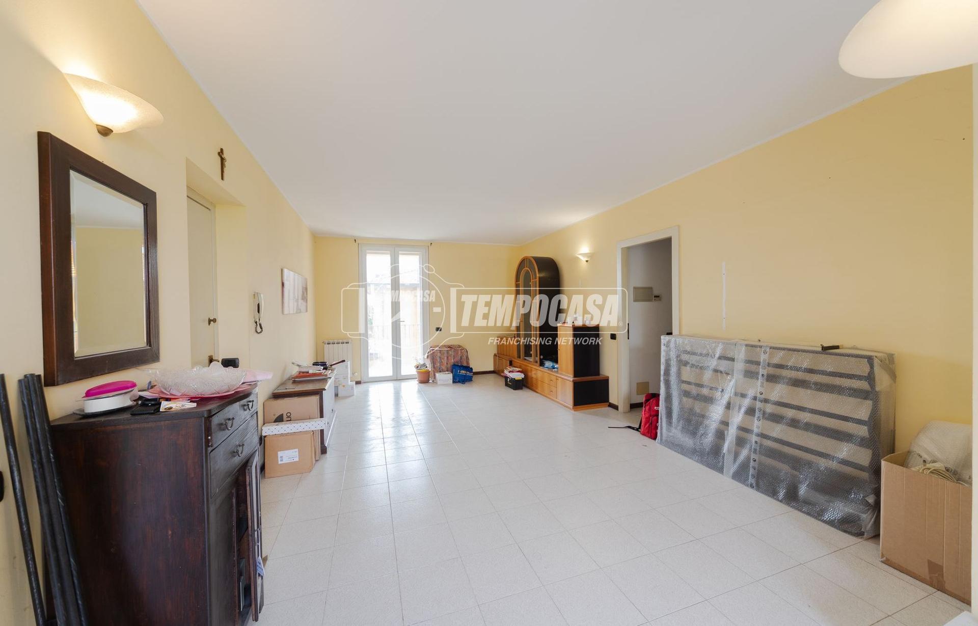 Trilocale in Via Guglielmo Marconi 42, Cassago Brianza