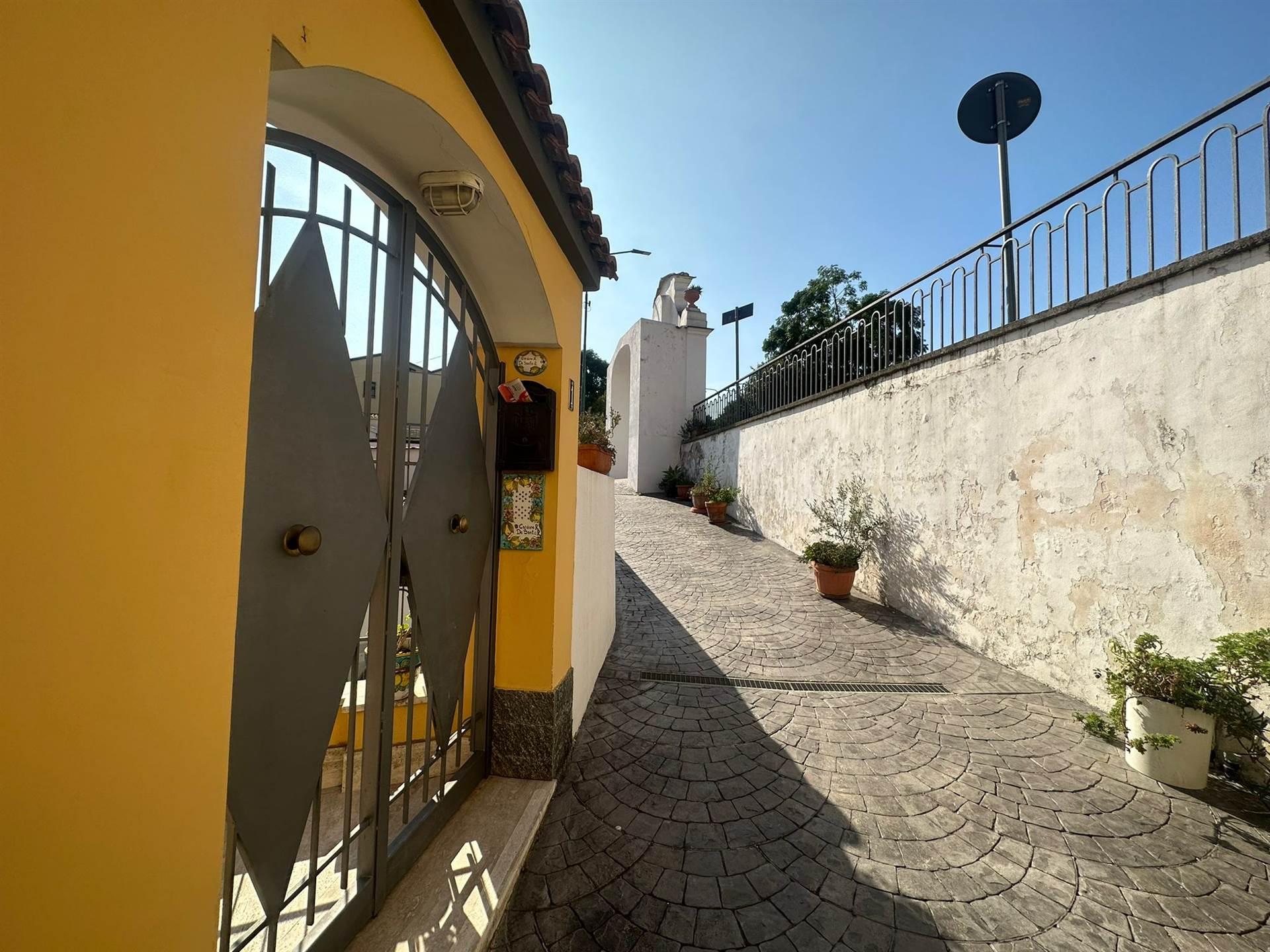 Trilocale, Cava de' Tirreni