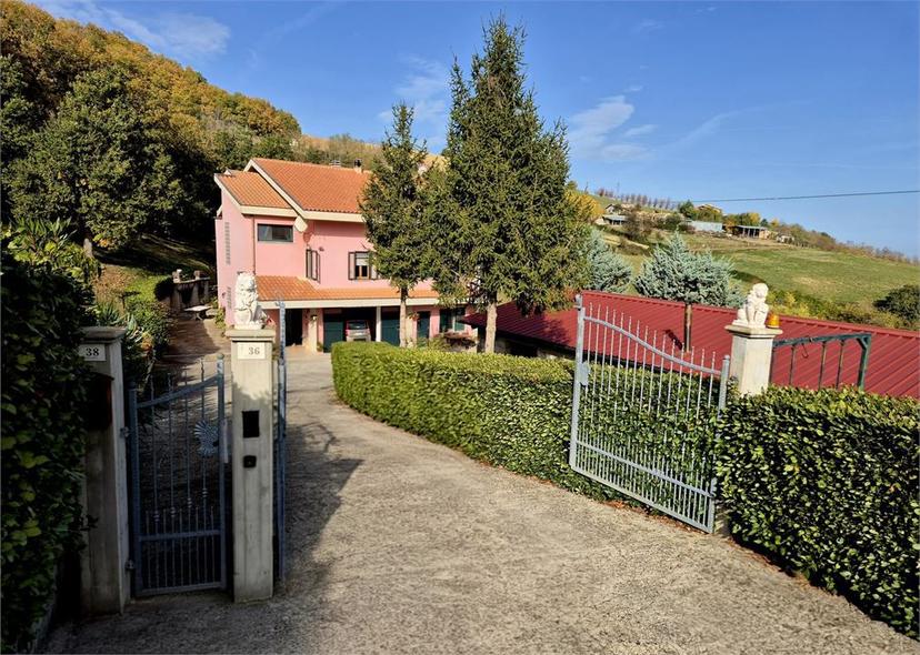 Villa in C.da Valloni 38, Castiglione Messer Raimondo — foto 3 di 5