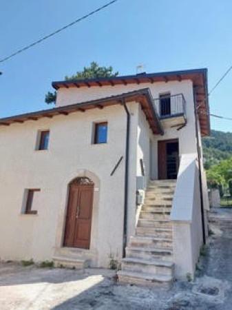 Terratetto unifamiliare in Via San Rocco, Barete — foto 5 di 5