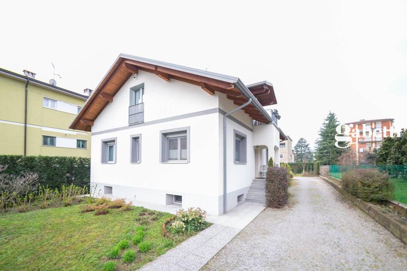 Villa in Via Fratelli Cernuschi 2/Bis, Merate — foto 3 di 5