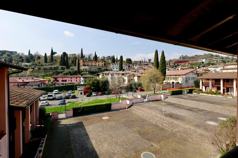 Trilocale in Via Fratelli Beretta 20, Padenghe sul Garda — foto 2 di 5