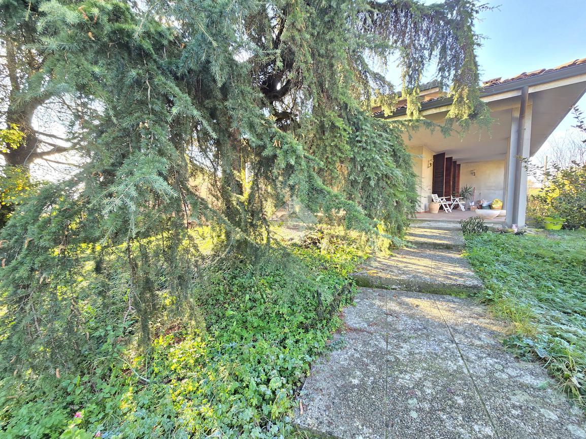 Villa in Via Via Verdi 15, Medesano