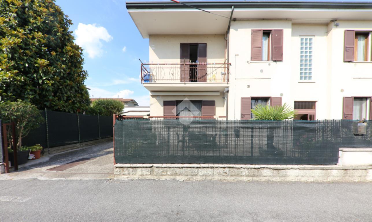 Trilocale in Via Solferino E San Martino 33, Roverbella