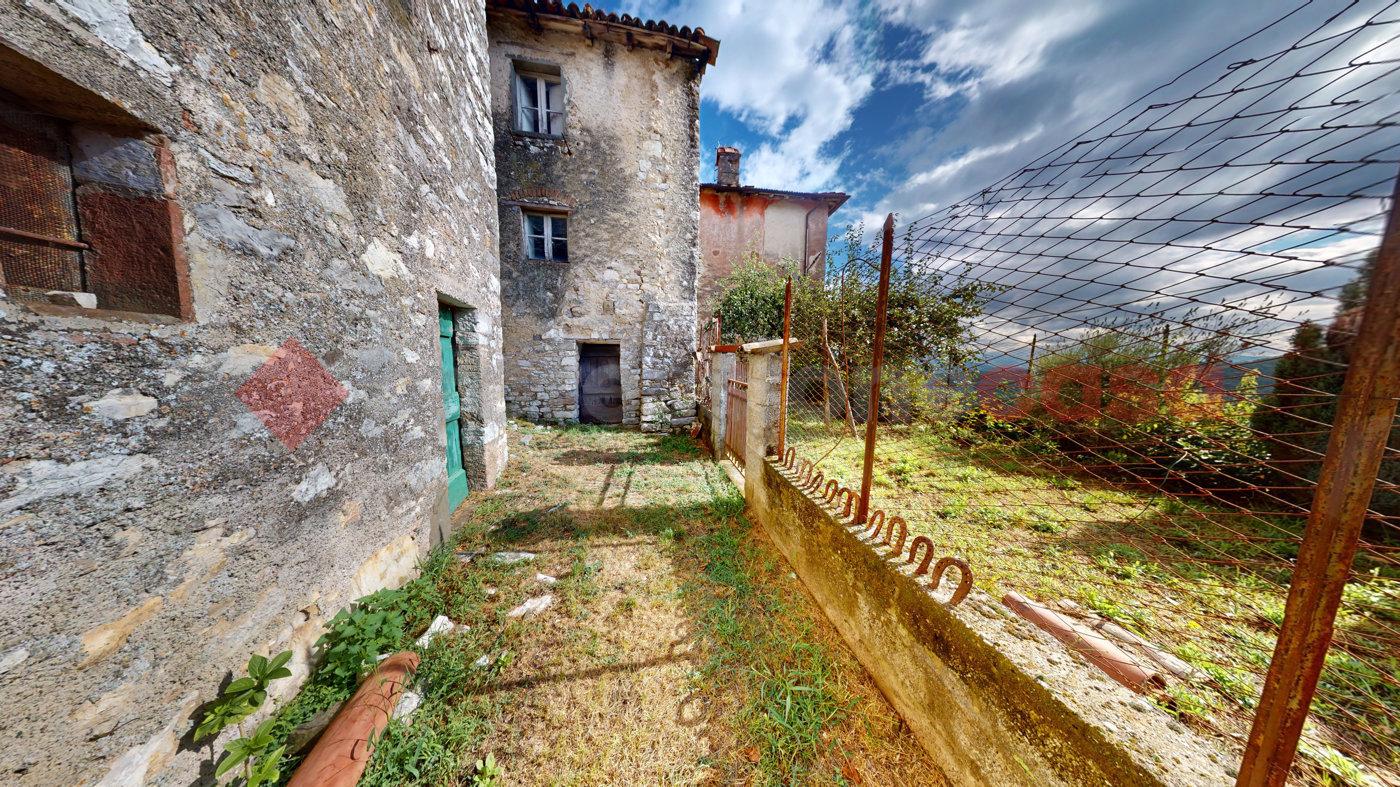 Casa indipendente in Via di Motrone  3, Borgo a Mozzano