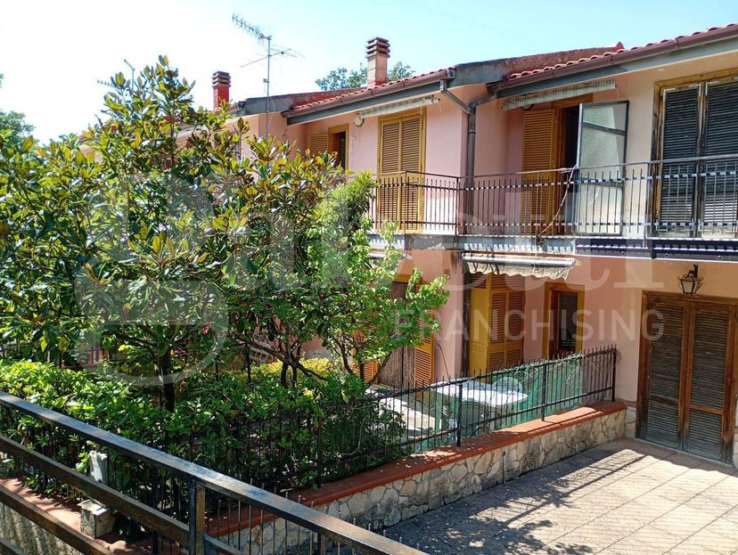 Villa a schiera in Galluccio, Loc. Torazzi Parco Silvedil Snc, Galluccio — foto 5 di 5