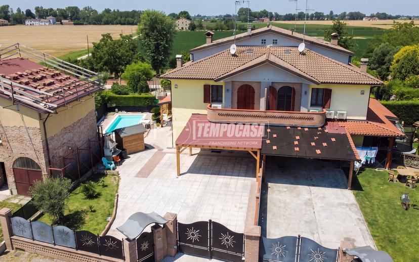 Villa a schiera in Via Bondenese 29//1, Cento — foto 2 di 5