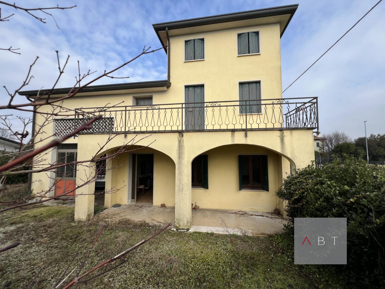 Casa indipendente, Tombolo