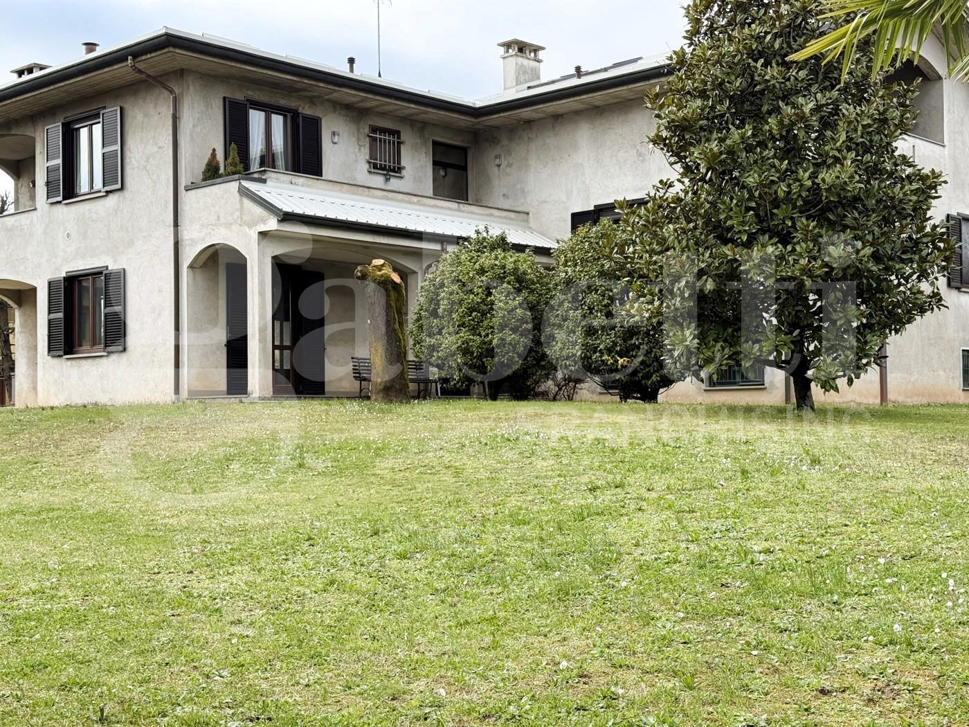 Villa plurifamiliare, Gerenzano