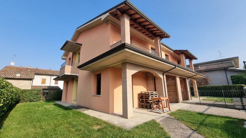 Villa a schiera in Via Martiri della Libertà, San Possidonio — foto 2 di 5
