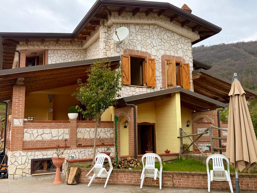 Villa bifamiliare in Viale Marcantonio Colonna  13, Fiuggi — foto 3 di 5