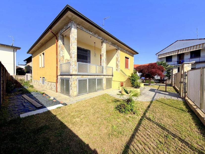 Villa in Via Goito , Arconate — foto 2 di 5